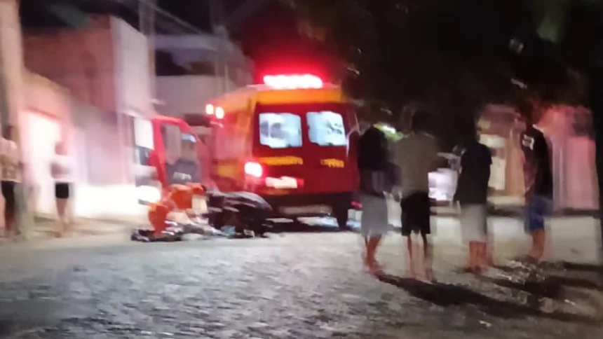 Mulher é presa após esfaquear companheiro e amiga durante ataque por ciúmes em Carmo do Cajuru