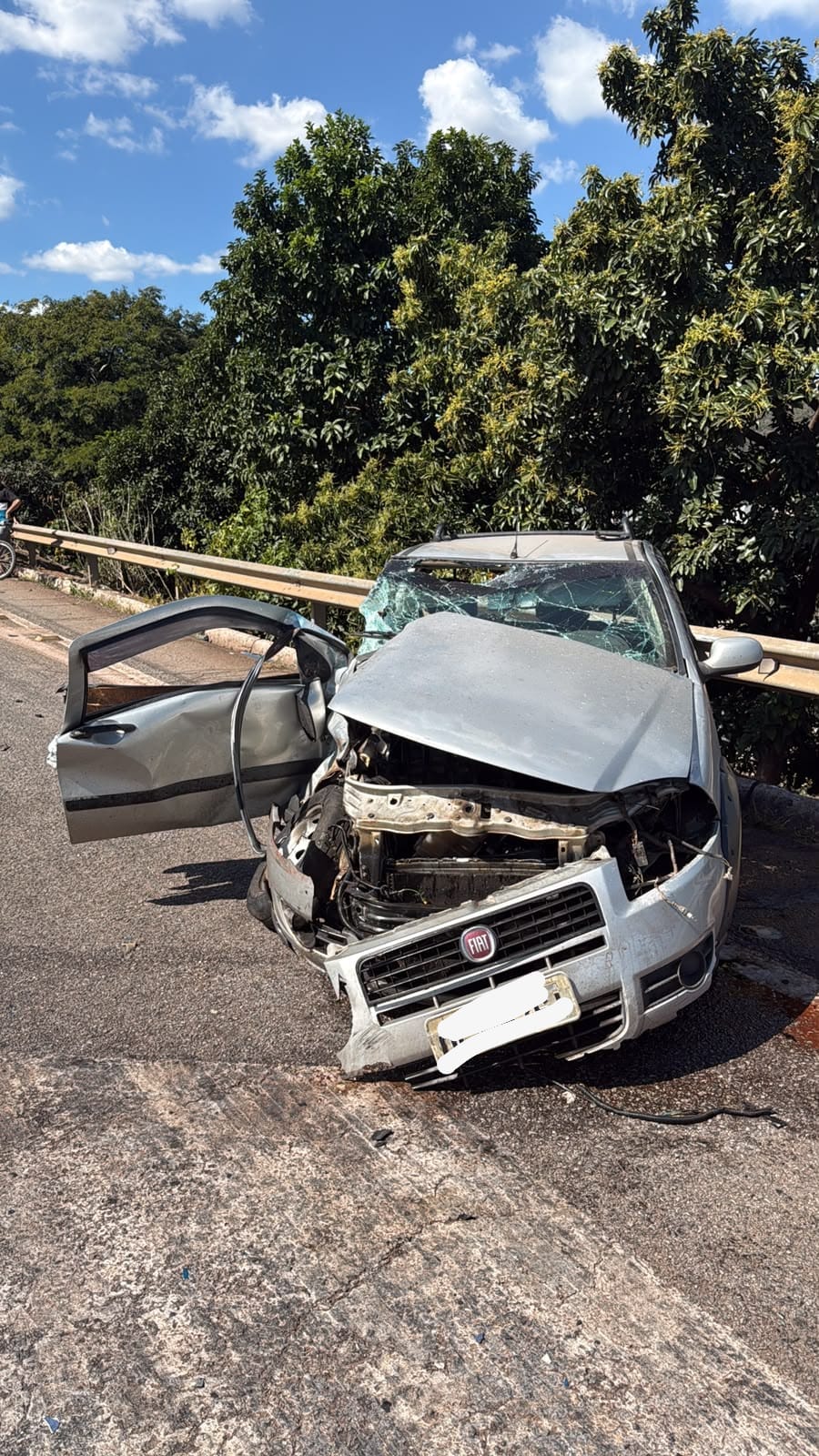 Motorista perde controle ao frear em radar e provoca grave acidente com três veículos na MG-050 em Itaúna