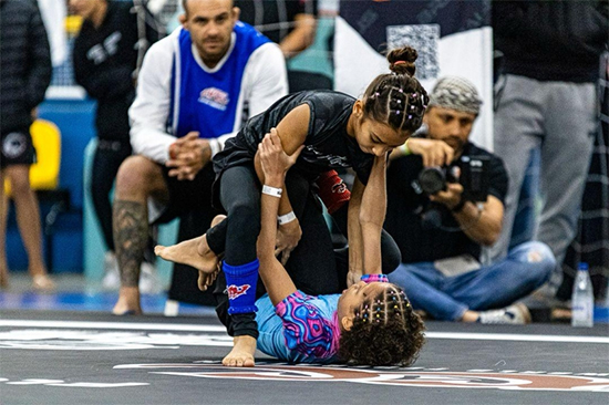Garota de Divinópolis volta a brilhar em Open de Jiu-Jitsu