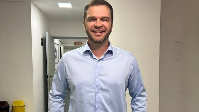 Vice desiste de compor chapa com Flávio Roscoe, candidato ao governo de Minas