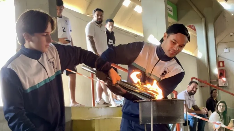 Abertura dos Jogos Escolares de Divinópolis leva centenas de atletas ao poliesportivo
