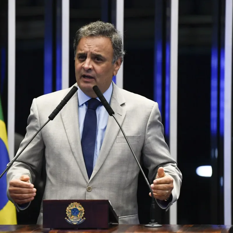 Aécio Neves diz a aliados que será candidato ao Senado, mas mantém negativa pública