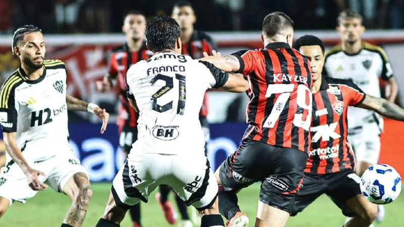Atlético-MG recebe o Vitória na Arena MRV em busca de aproximação ao topo do Brasileirão