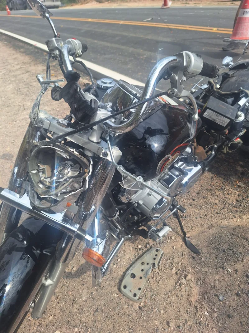 Motociclista morre após colisão com carreta na MG-164