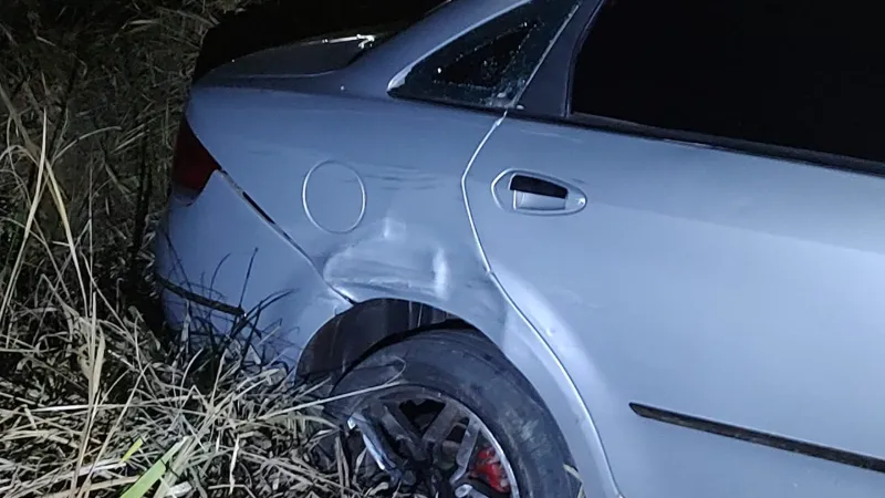 Motociclista fica gravemente ferida após colisão com carro na AMG-0335, em Divinópolis
