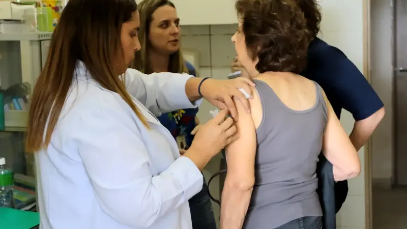 SUS amplia cobertura da vacina Pneumo 20 para maiores de 85 anos