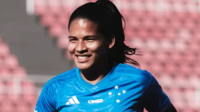 Arthur Elias convoca atacante do Cruzeiro para amistosos da seleção
