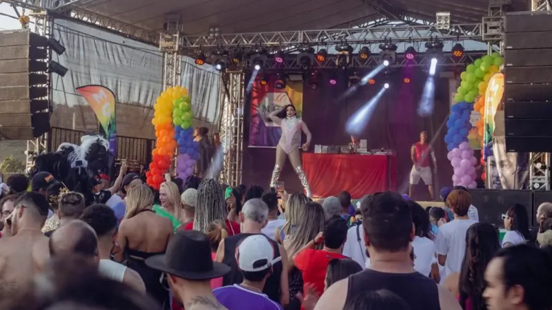 Parada do Orgulho movimenta Divinópolis com música, performace e celebração da diversidade