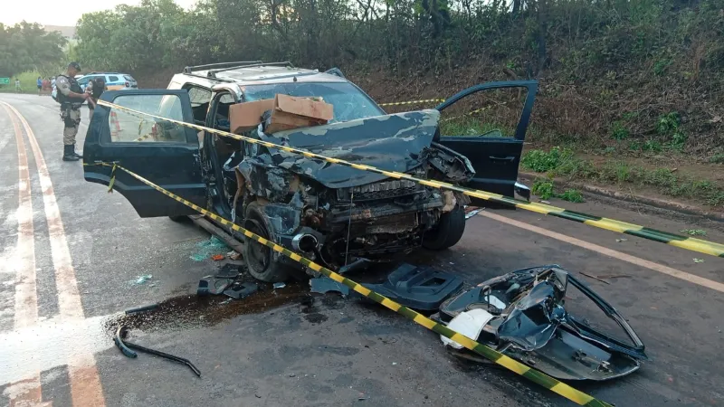 Homem morre em colisão frontal entre carro e caminhão na MG-431, em Itatiaiuçu