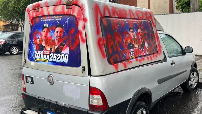 Candidato a deputado, Flávio Marra tem caminhonete de campanha pichada em Divinópolis