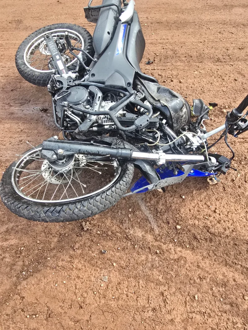 Colisão frontal entre carro e motocicleta deixa homem gravemente ferido na MG-050 