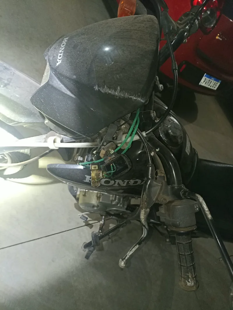 Motociclista de 66 anos fica ferido após perder controle de moto na MG-431, em Pará de Minas