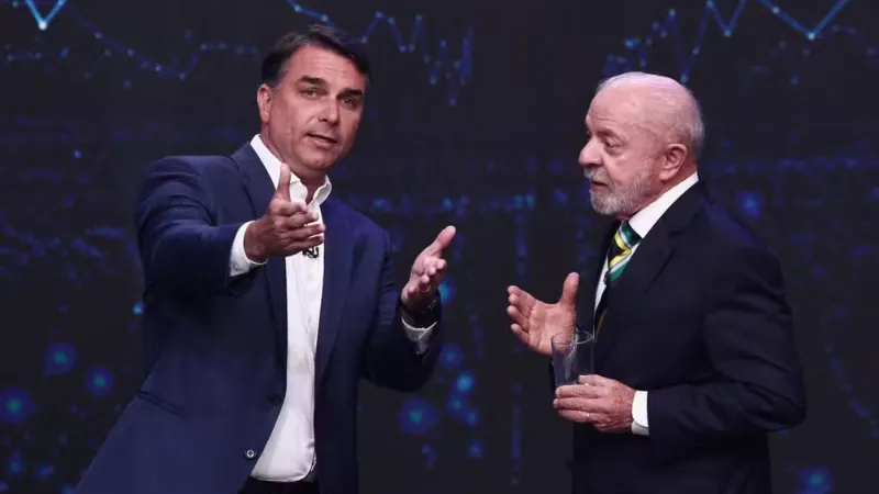 Lula e Flávio Bolsonaro se enfrentam em último debate antes das eleições