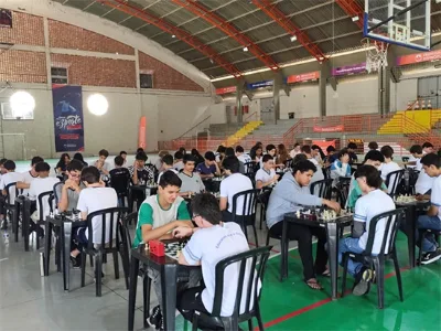 JED 2026 reúne 120 estudantes na disputa de xadrez no Poliesportivo