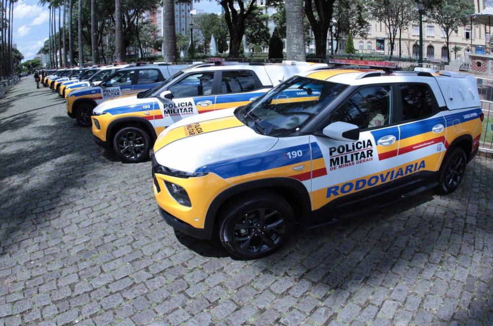 Homem procurado por homicídio é preso na BR-354, em Arcos